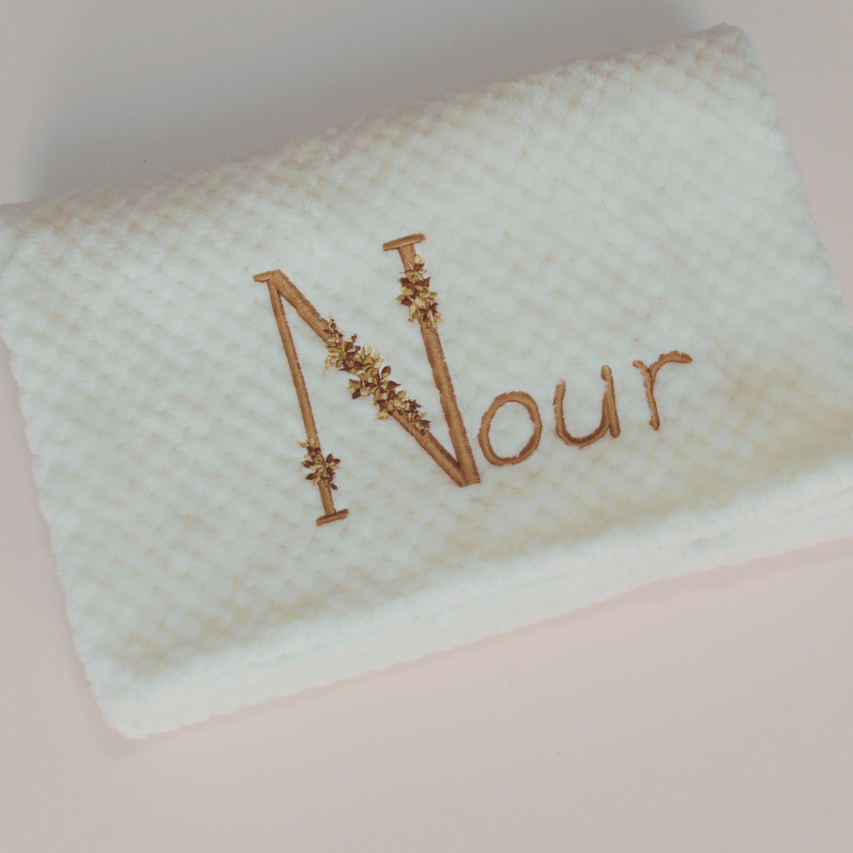 Couverture bébé personnalisée initiale prénom fleur 3 couleurs